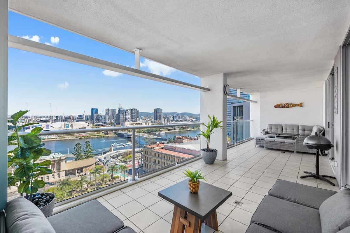 Furnished 2 Bedroom Apartment in Brisbane City