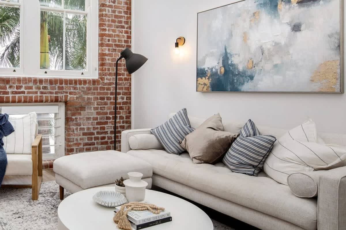 Furnished 2 Bedroom Apartment in Newstead
