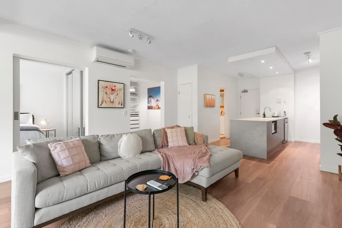 Furnished 1 Bedroom Apartment in Teneriffe