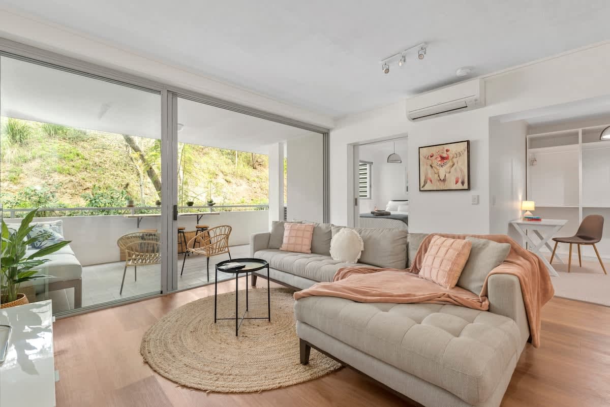 Furnished 1 Bedroom Apartment in Teneriffe