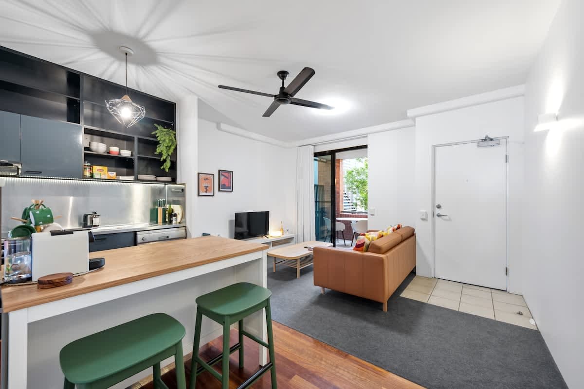 Furnished 1 Bedroom Apartment in Teneriffe