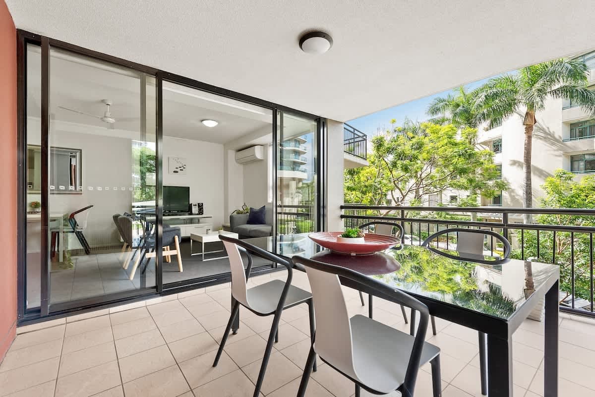 Furnished 2 Bedroom Apartment in Kangaroo Point