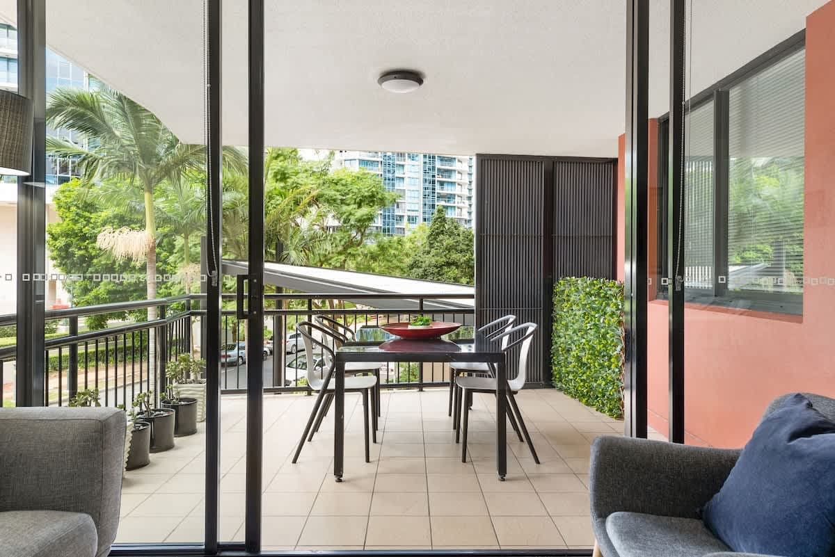 Furnished 2 Bedroom Apartment in Kangaroo Point