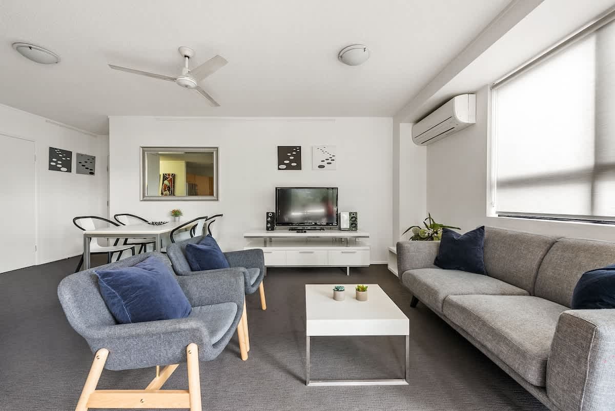 Furnished 2 Bedroom Apartment in Kangaroo Point