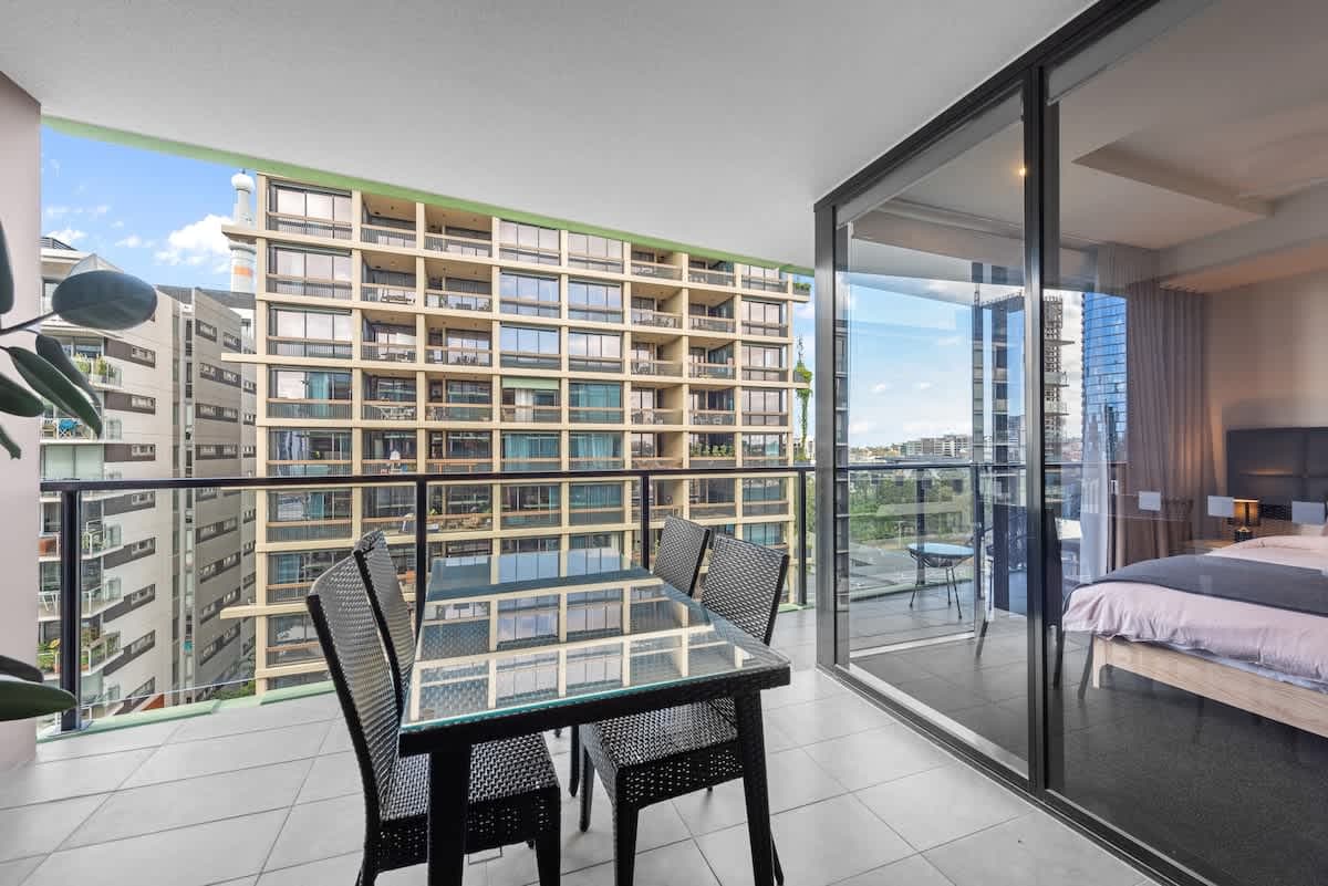 Furnished 1 Bedroom Apartment in South Brisbane
