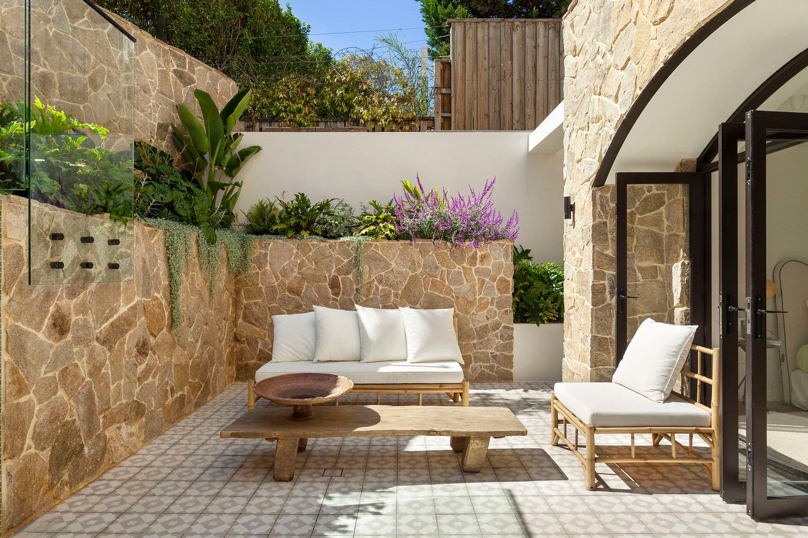 Furnished 3 Bedroom Apartment in Bellevue Hill