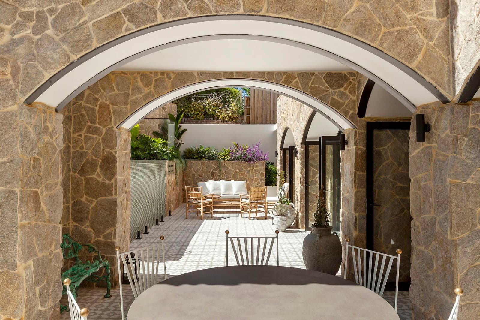 Furnished 3 Bedroom Apartment in Bellevue Hill