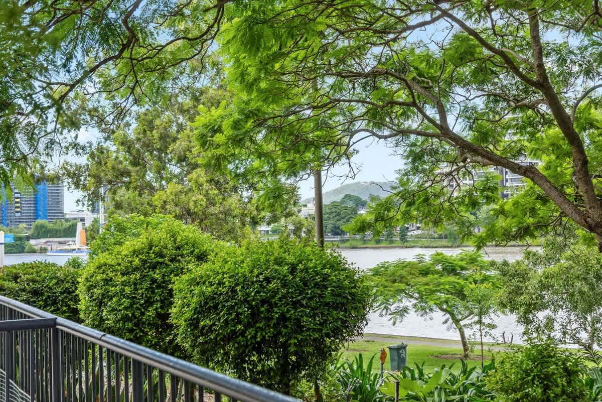 Furnished 2 Bedroom Apartment in West End