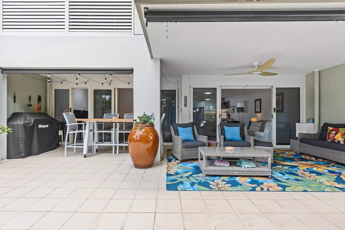 Furnished 2 Bedroom Apartment in West End