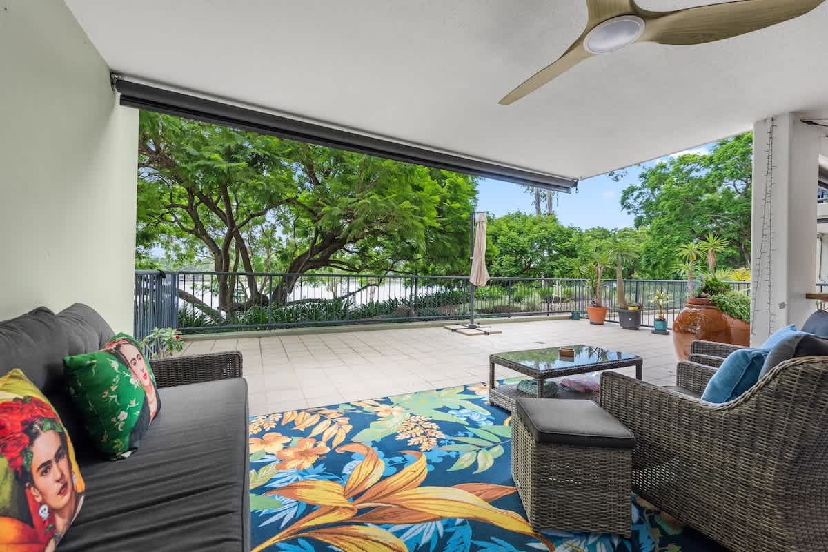 Furnished 2 Bedroom Apartment in West End