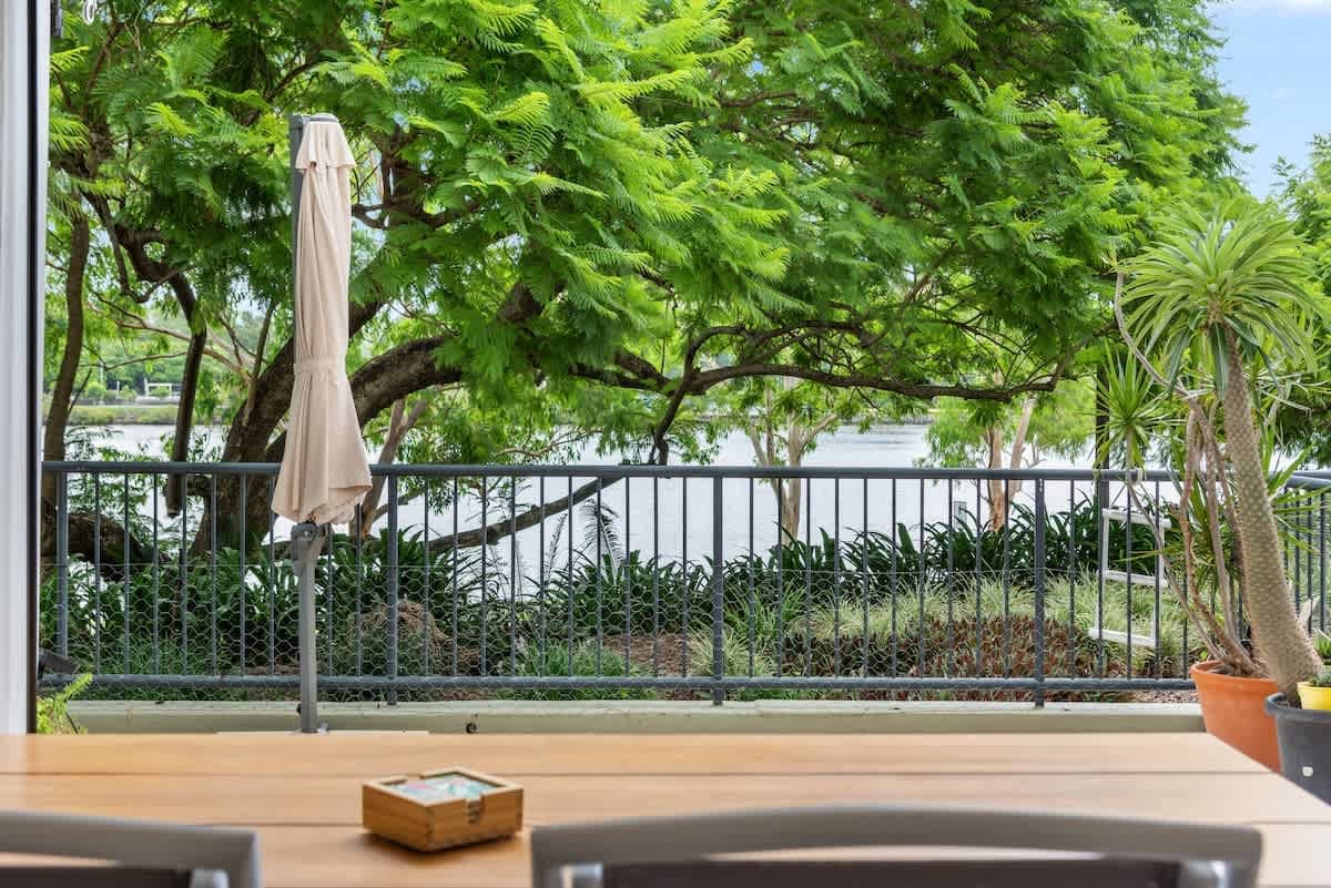 Furnished 2 Bedroom Apartment in West End