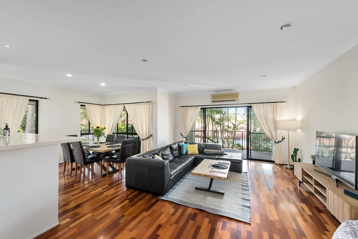 Furnished 3 Bedroom House in Mount Ommaney