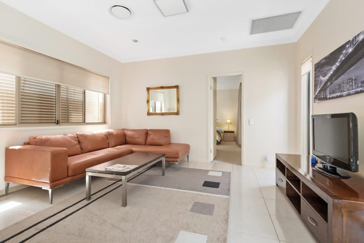 Furnished 1 Bedroom Apartment in Taringa