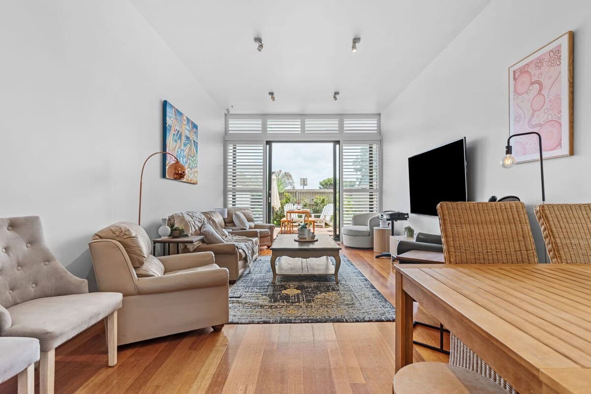 Furnished 3 Bedroom Apartment in St Kilda
