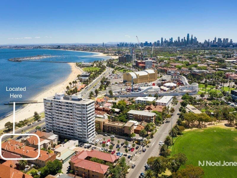 Furnished 3 Bedroom Apartment in St Kilda