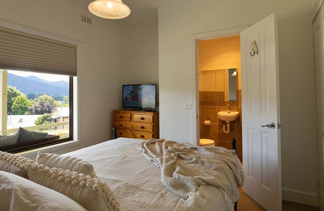 Furnished 3 Bedroom House in Mount Beauty
