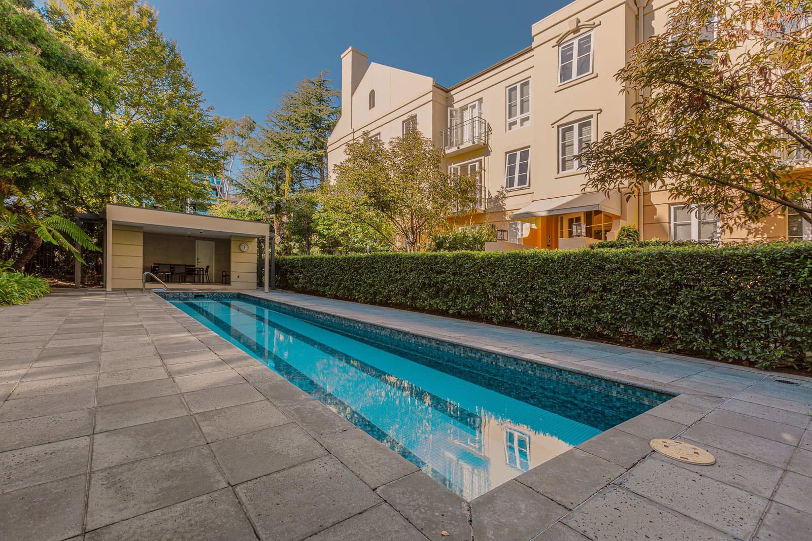 Furnished 1 Bedroom Apartment in East Melbourne