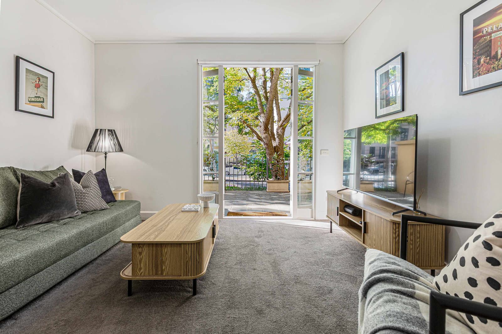Furnished 1 Bedroom Apartment in East Melbourne