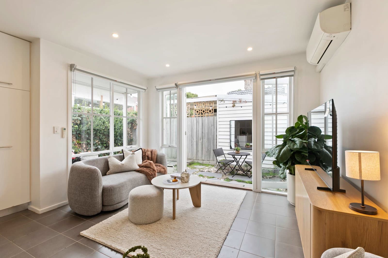 Furnished 2 Bedroom House in Williamstown