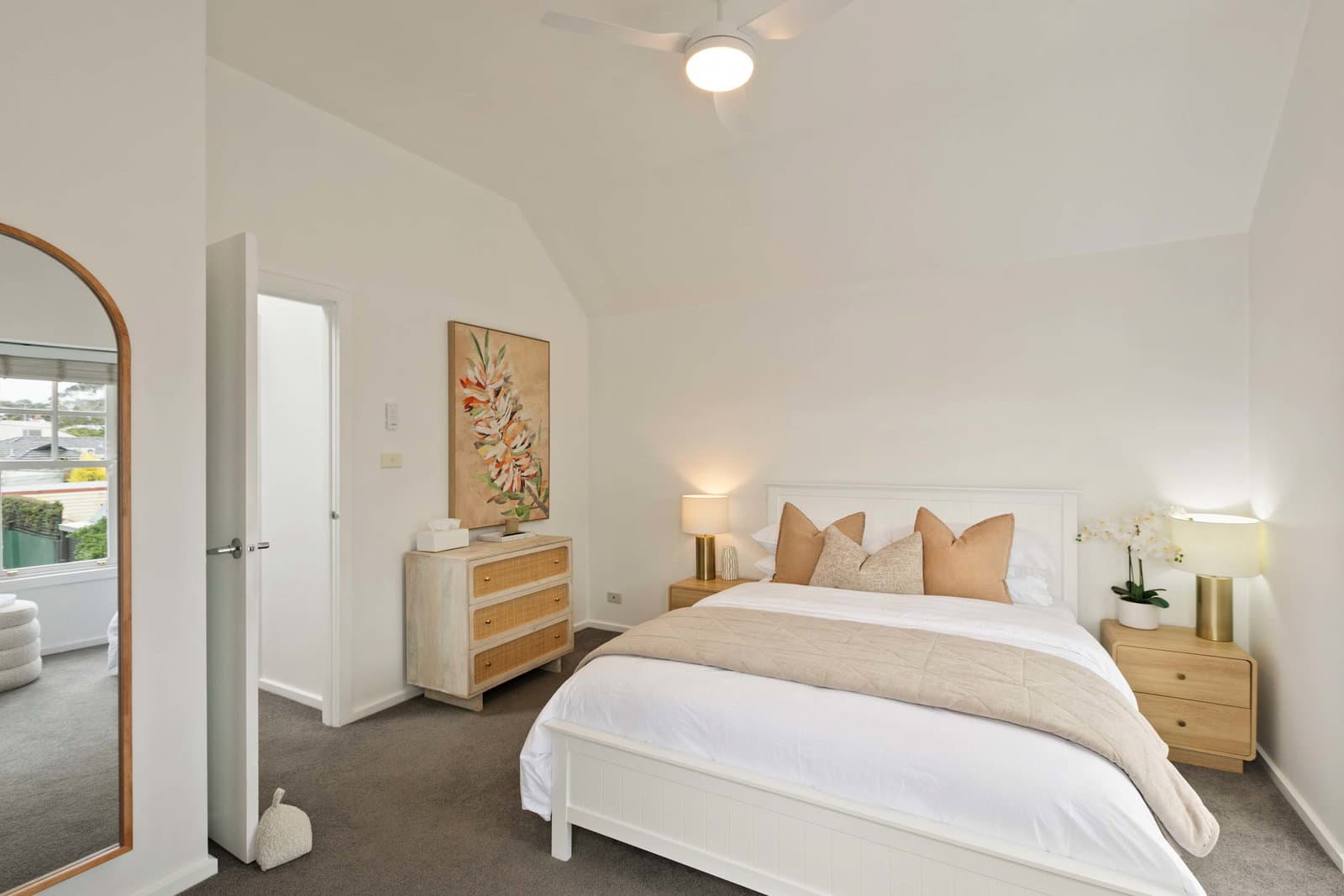 Furnished 2 Bedroom House in Williamstown